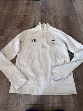 Lululemon team canada engineered warmth top